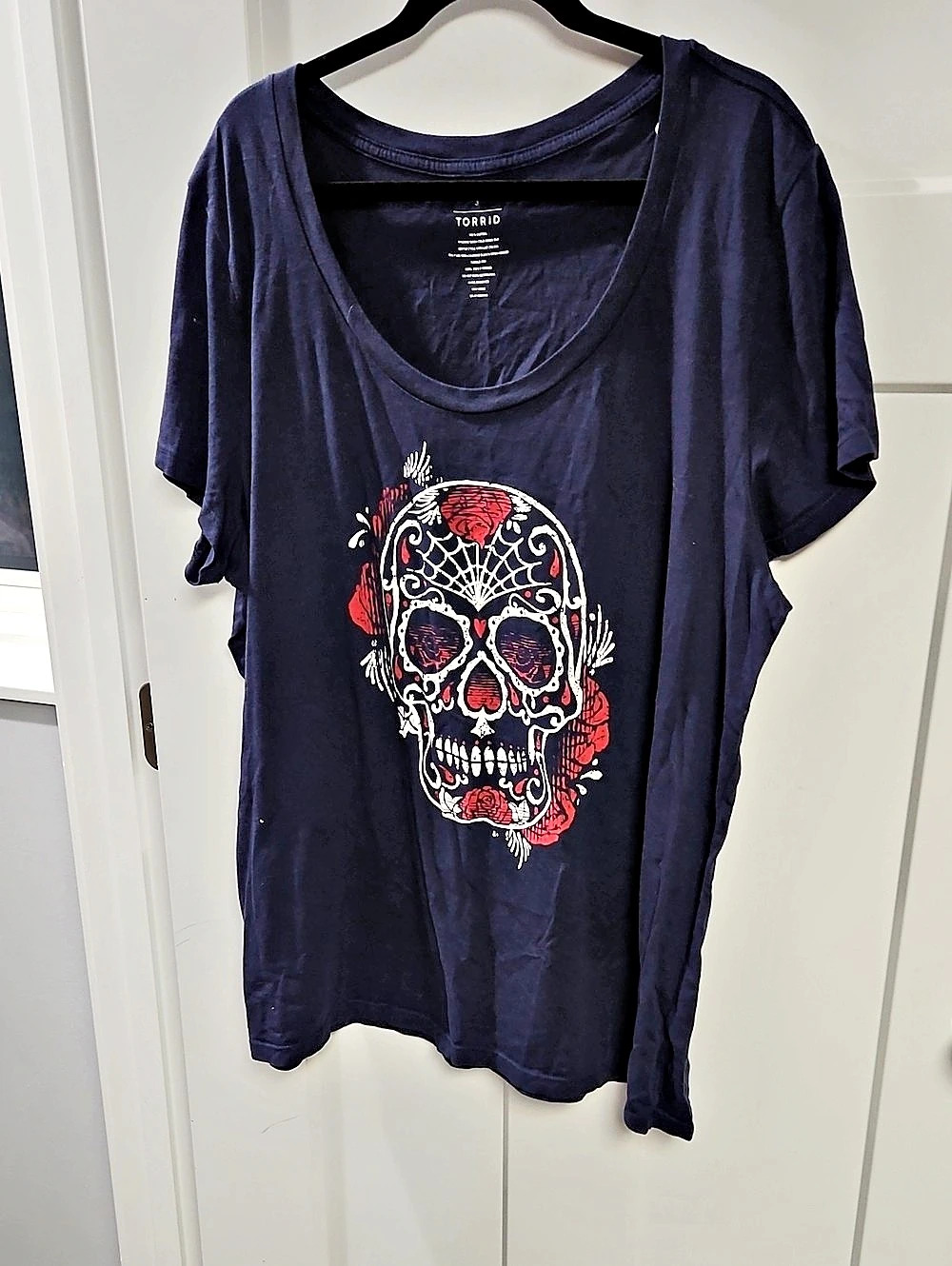 Torrid Classic Fit Heritage Jersey Crew - Skull Roses Deep Black Graphic Skull